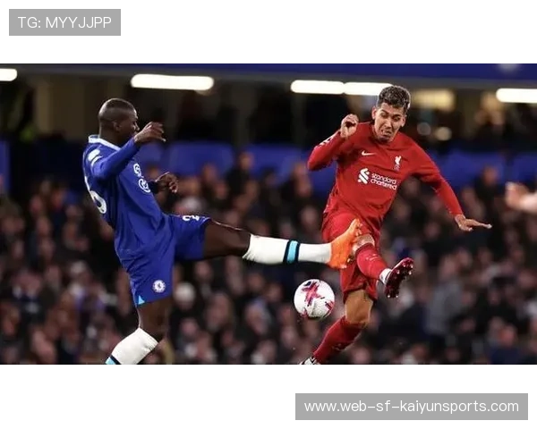 妙传撕裂防线，创造绝佳机会